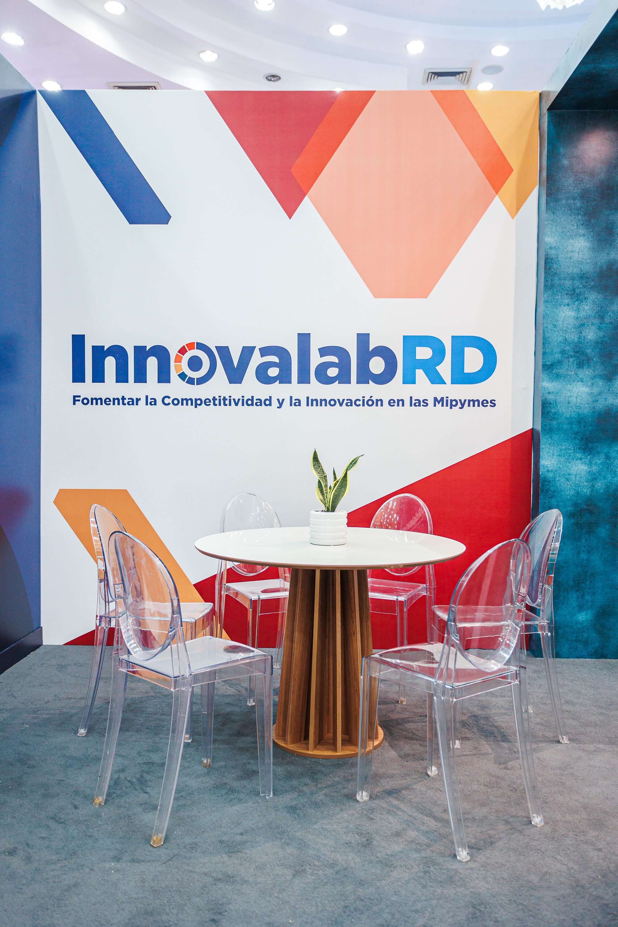 MICM · Semana Mipymes — fabrication detail, Santo Domingo, DR
